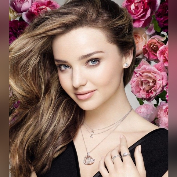 Authentic SWAROVSKI heart charm necklace - Picture 5 of 17